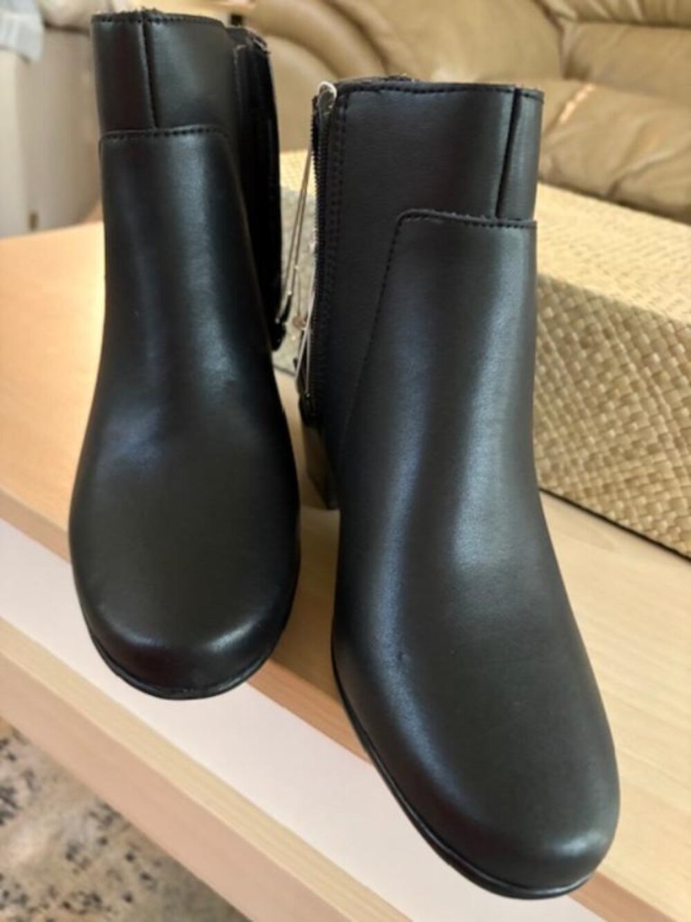 Clarks Emily Holly Ankle Boots Black 6.5 Leather Booties Heel Women's Zipper